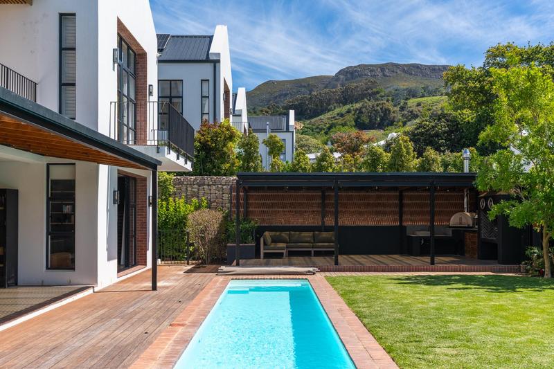 To Let 6 Bedroom Property for Rent in Constantia Western Cape